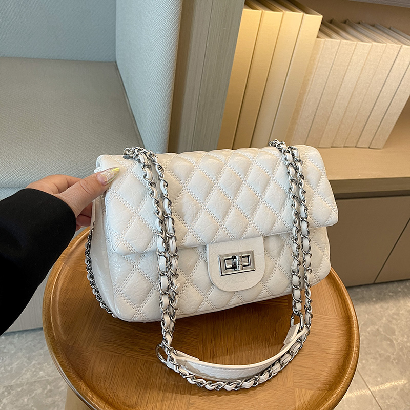 时尚绣线黑色小包包女2024新款流行菱格链条斜挎包百搭单肩小方包