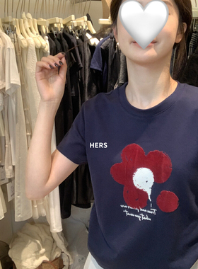 Hers 2025夏季简约小众博主洋气植绒花朵图案正肩短袖T恤女20664