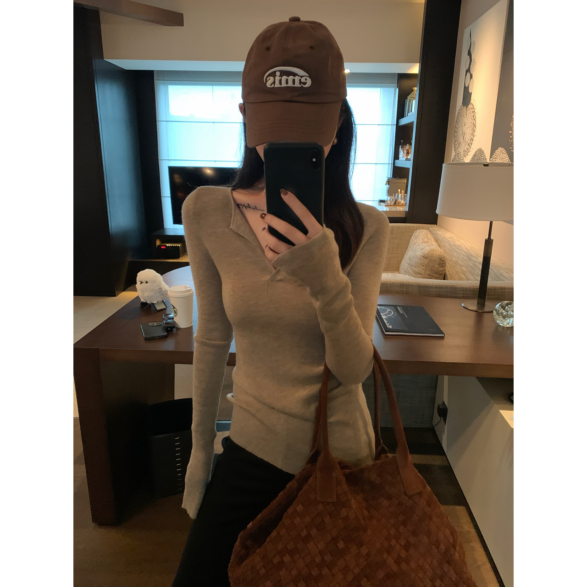 大小姐77 本期bi入超细羊毛柔软细腻V领显瘦纯色修身打底衫内搭