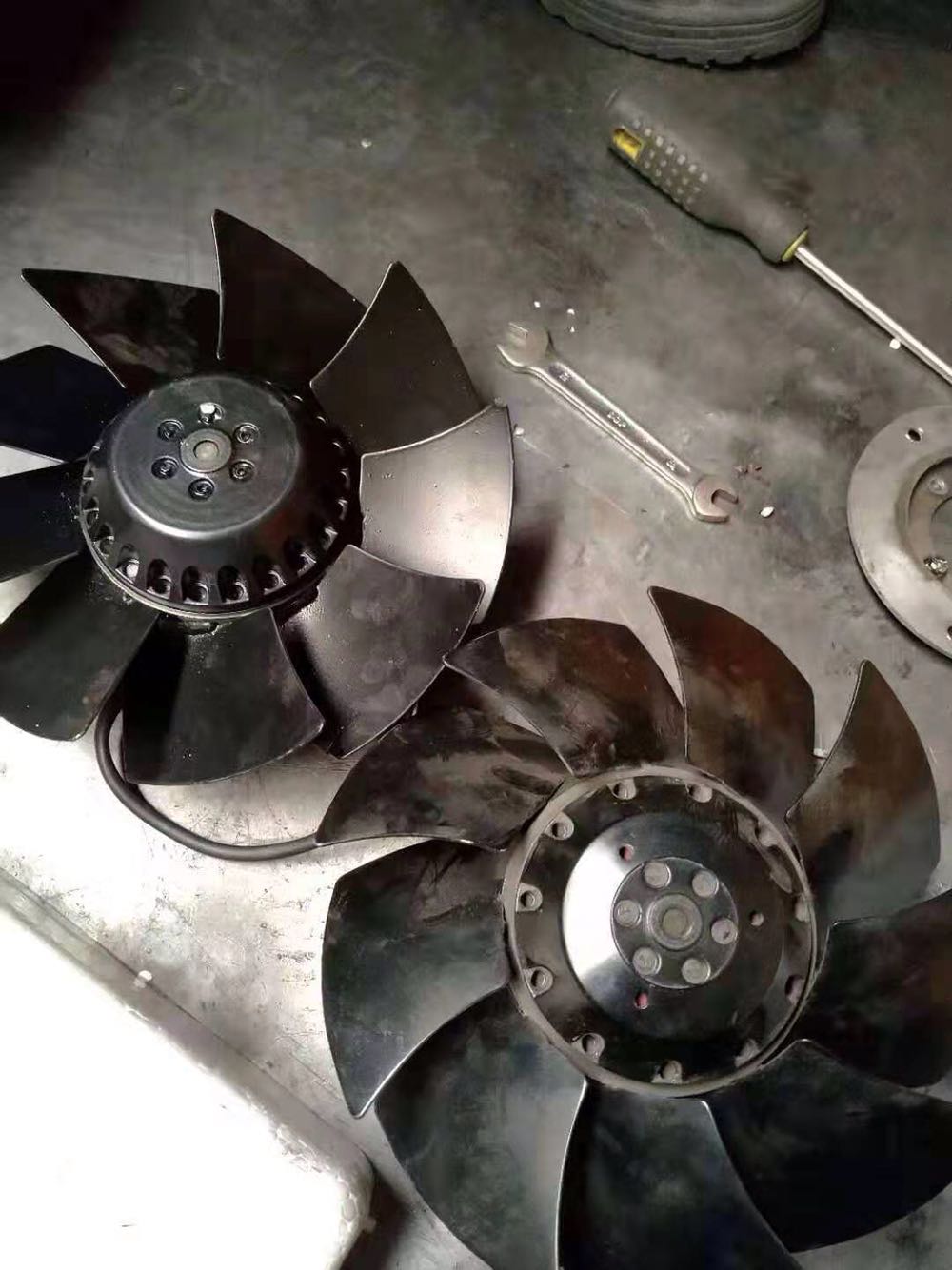 AF183B2-AK5-00 国 200。风W2E300-CP02-31-71-70-37风机 220V