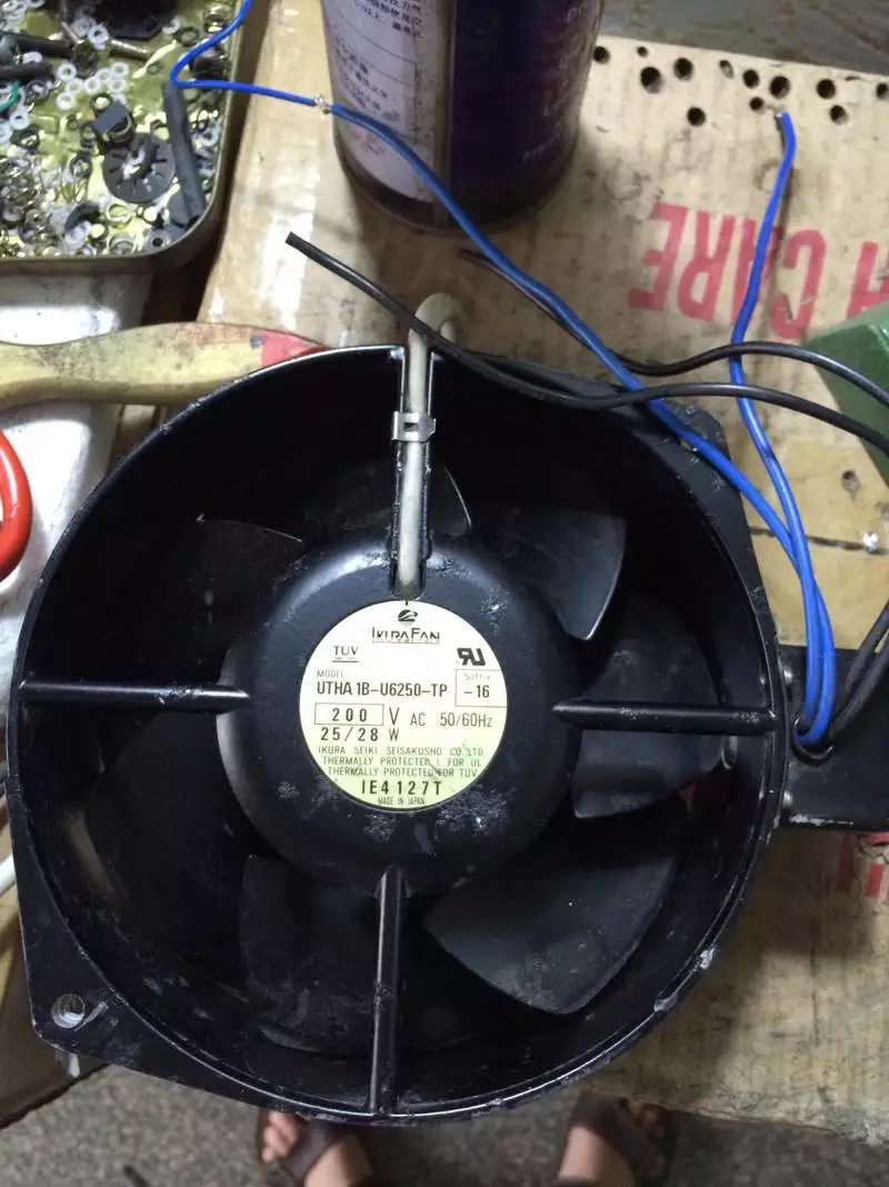 育良IKURA UTHA1B-U6250-TP 200V 25/28W 150*55MM三线带传感器