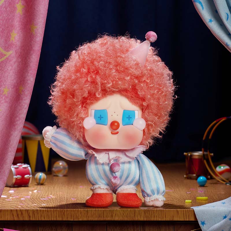 泡泡玛特CRYBABY搪胶毛绒吊卡