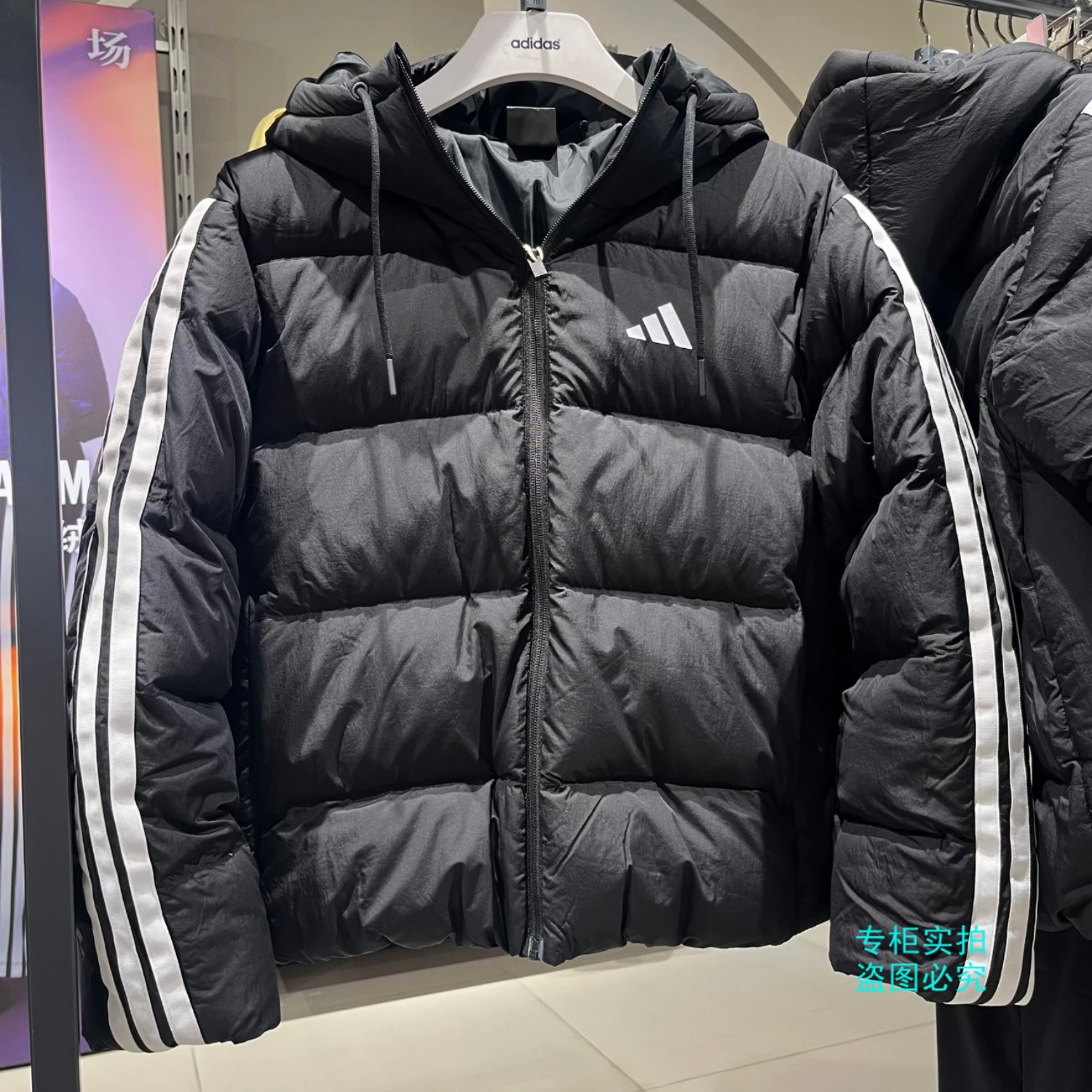 adidas阿迪达斯25女子运动休闲保暖连帽羽绒服外套KH3978 KH3979