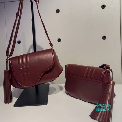 adidas阿迪达斯三叶草马鞍包26新年款暗红色女款单肩斜挎包KW4726