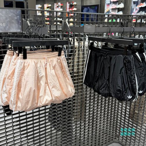 Adidas三叶草女子经典三条纹时尚舒适云朵灯笼短裤KY5067 KY5069