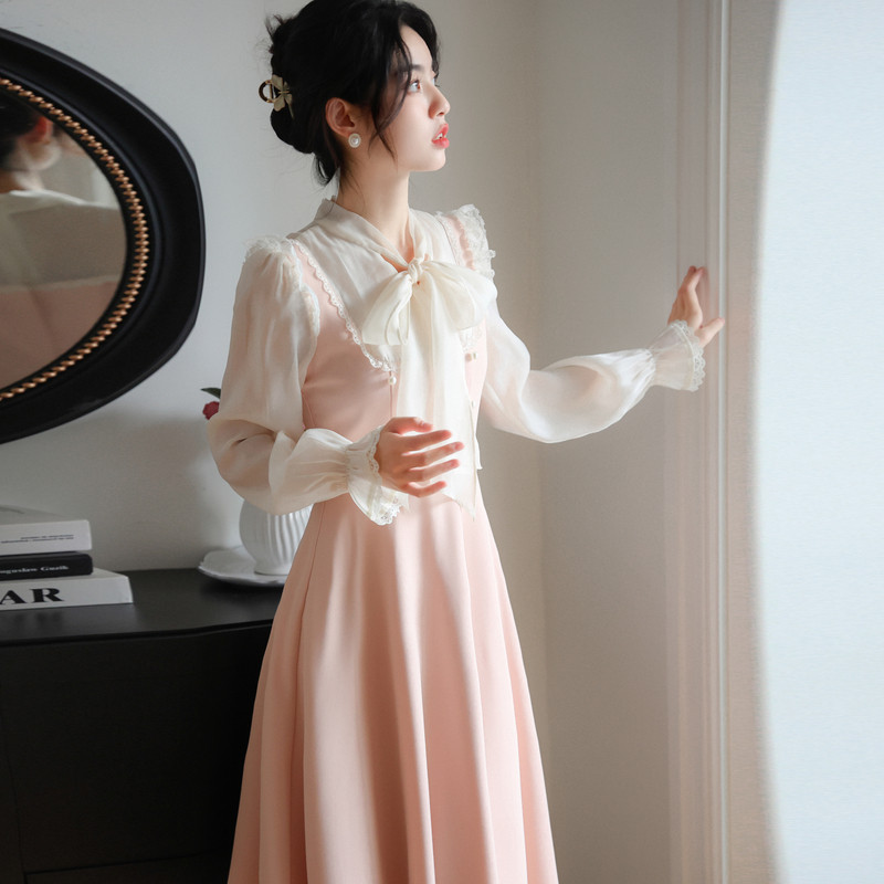 2023年秋季新款设计感小众温柔风甜美淑女气质少女初恋粉色连衣裙