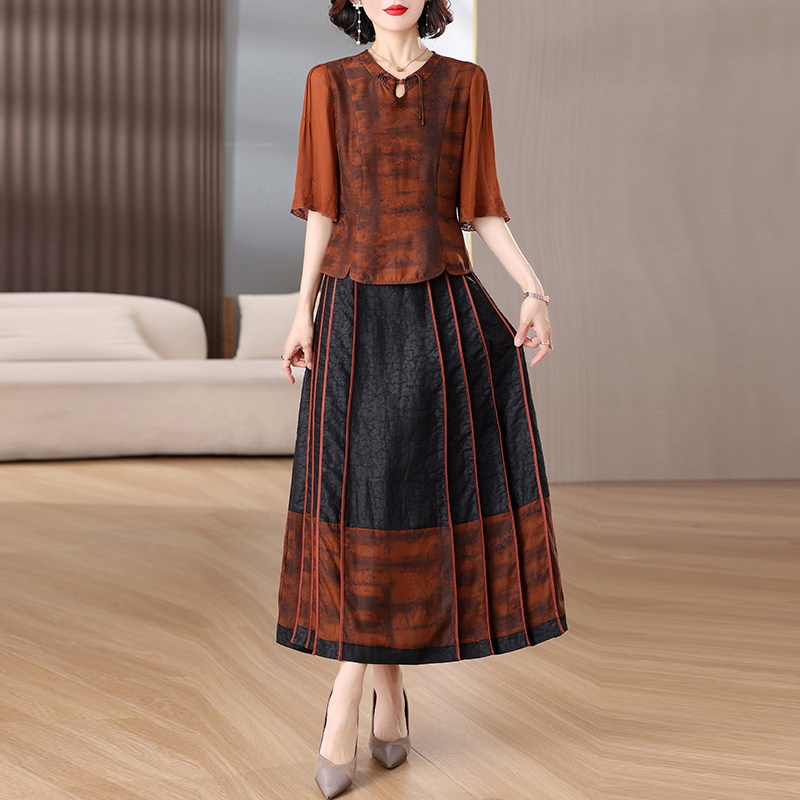 중년 및 노인 어머니 의류 2024 여름 젊은 스타일 새로운 중국 스타일 연령 감소 복고풍 향기로운 구름 원사 복장