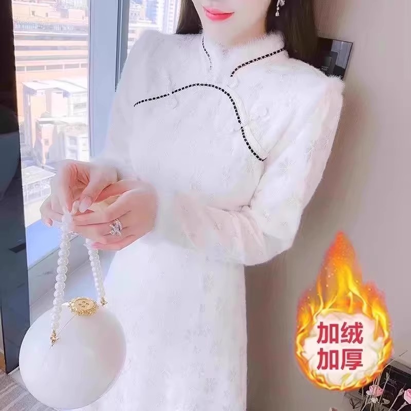 秋冬装2026年新款高级感别致收腰显瘦打底仙女蕾丝加绒连衣裙子女