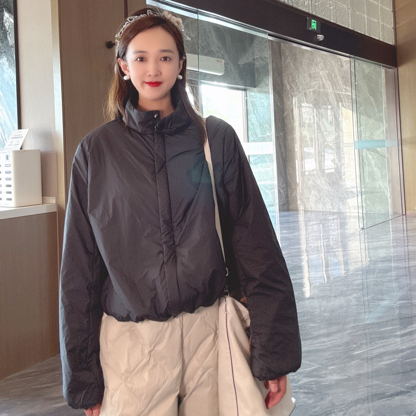 高级感时尚洋气轻薄短款羽绒服女