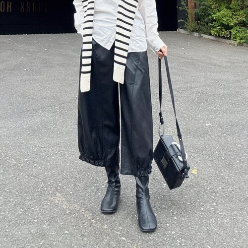 秋冬柔软PU皮女八分阔腿休闲裤