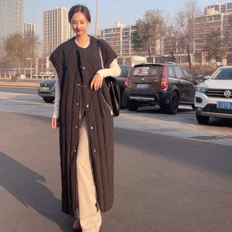 独特超好看羽绒马甲女款2024新款外穿长款过膝宽松欧货冬季马夹潮