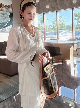 独特漂亮苎麻小衫防晒衫女长袖薄款夏季洋气高级感V领套头衬衫潮