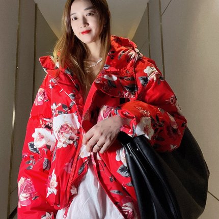 独特超好看羽绒服女款冬季大花2025年新款女装洋气短款白鸭绒外套