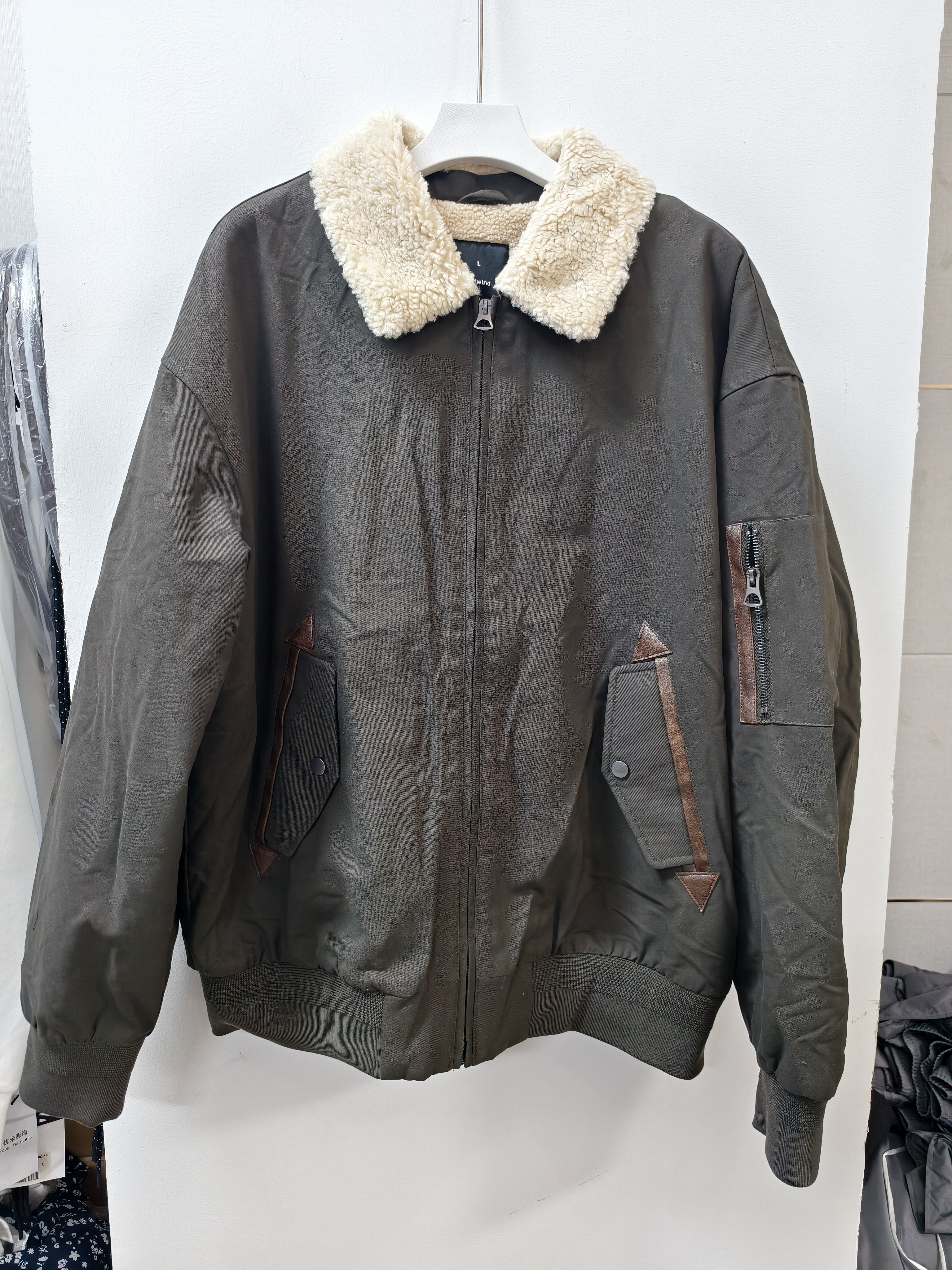 热2025年冬季款男士时尚加绒保暖翻领休闲飞行员夹克F07M25404