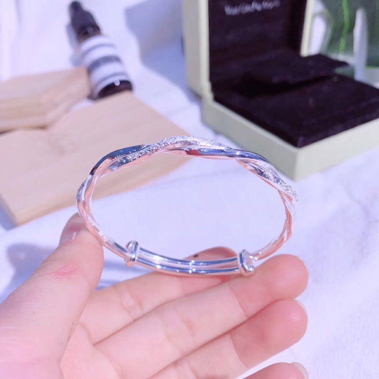 999.9足银一光一沙交叉扭麻花推拉伸缩口纯银女手镯简约时尚