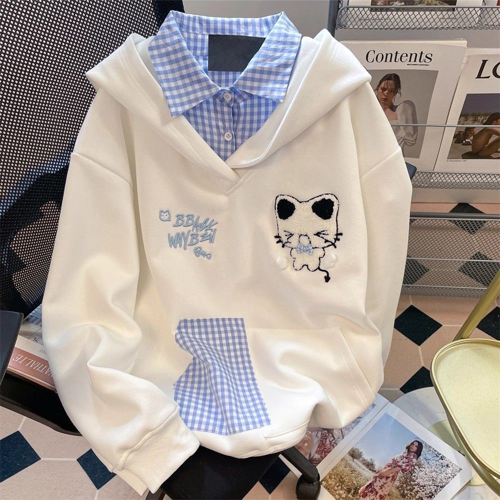 白色猫咪刺绣连帽卫衣女2026新款秋冬初中生加绒学院风假两件上衣