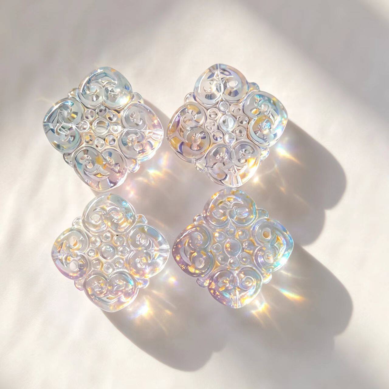 浅蓝紫渐变洒金琉璃四叶草串珠