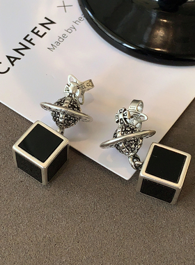 西太后黑色方块耳环2025新款爆款高级感耳钉中性朋克耳饰土星耳坠