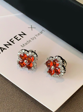 红色满钻四叶草耳钉2025新款爆款高级感耳环女中性复古小香风耳饰