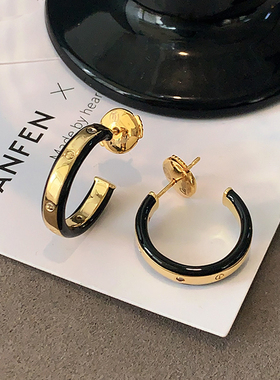 黑色金属圆圈耳环2026新款爆款高级感猪鼻子耳钉轻奢复古圈圈耳饰