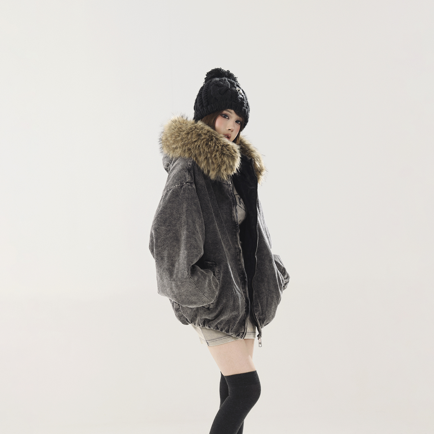 初代美希MEYSIKIM2025秋冬新款巨好看的环保狐狸毛领灯芯绒外套女