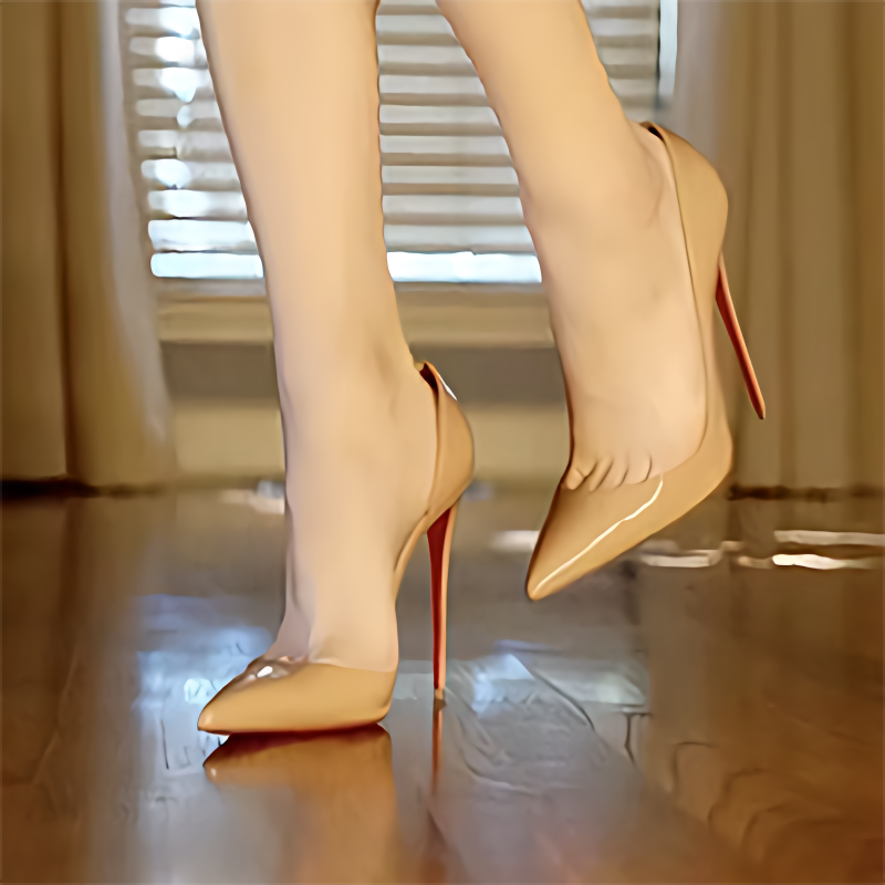 裸色红底侧空高跟鞋女细跟2025年新款法式气质高级感尖头职业单鞋