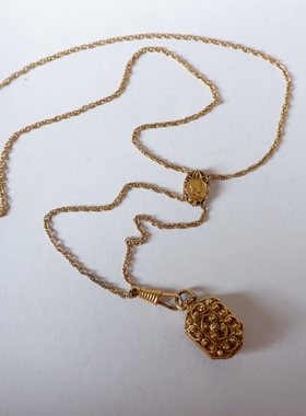 Vintage50-70年代Goldette金属设计浪漫宫廷风格相片香膏盒毛衣链