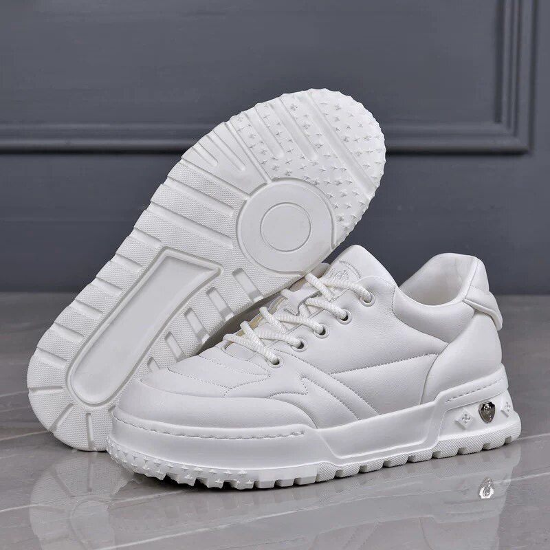 头层牛皮小白鞋男春秋新品潮牌面包鞋铆钉装饰板鞋缝线上邦运动鞋