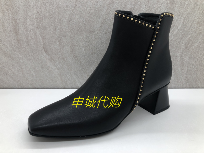莱尔斯丹粗高跟方头铆钉短靴子