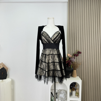 黑天鹅重工交叉v领蕾丝连衣裙