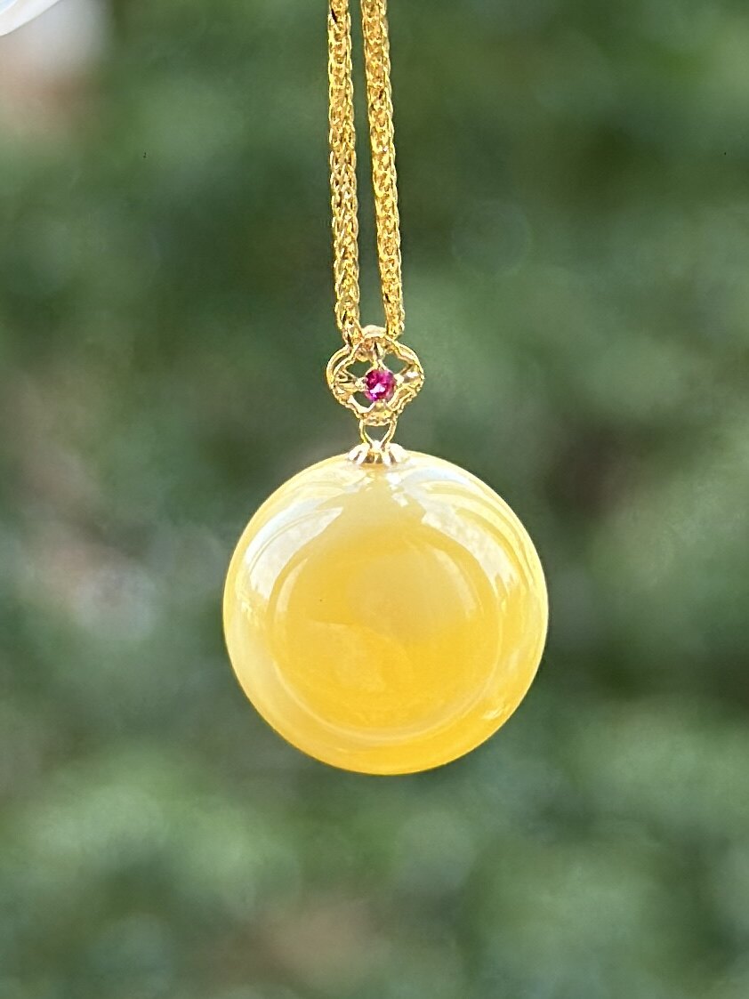 天然欧洲回流鸡油黄老蜜蜡 18k金扣蜜蜡吊坠 送S925银链