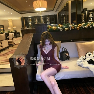 御姐圣诞酒红色显白绷带裙女V领性感紧身包臀连衣裙 醉恶战袍