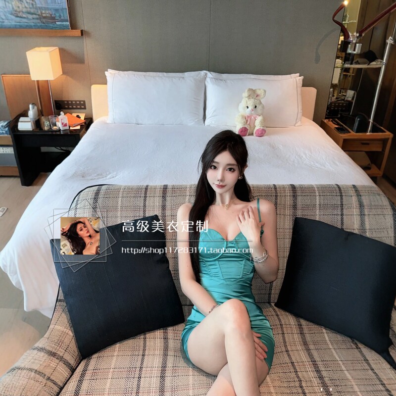 网红ins御姐气质湖绿色缎面吊带性感V领裹胸鱼骨修身包臀短裙夏