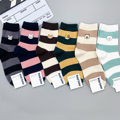 韩国东大门秋冬新款条纹毛绒小动物韩版女款中筒袜子学院风