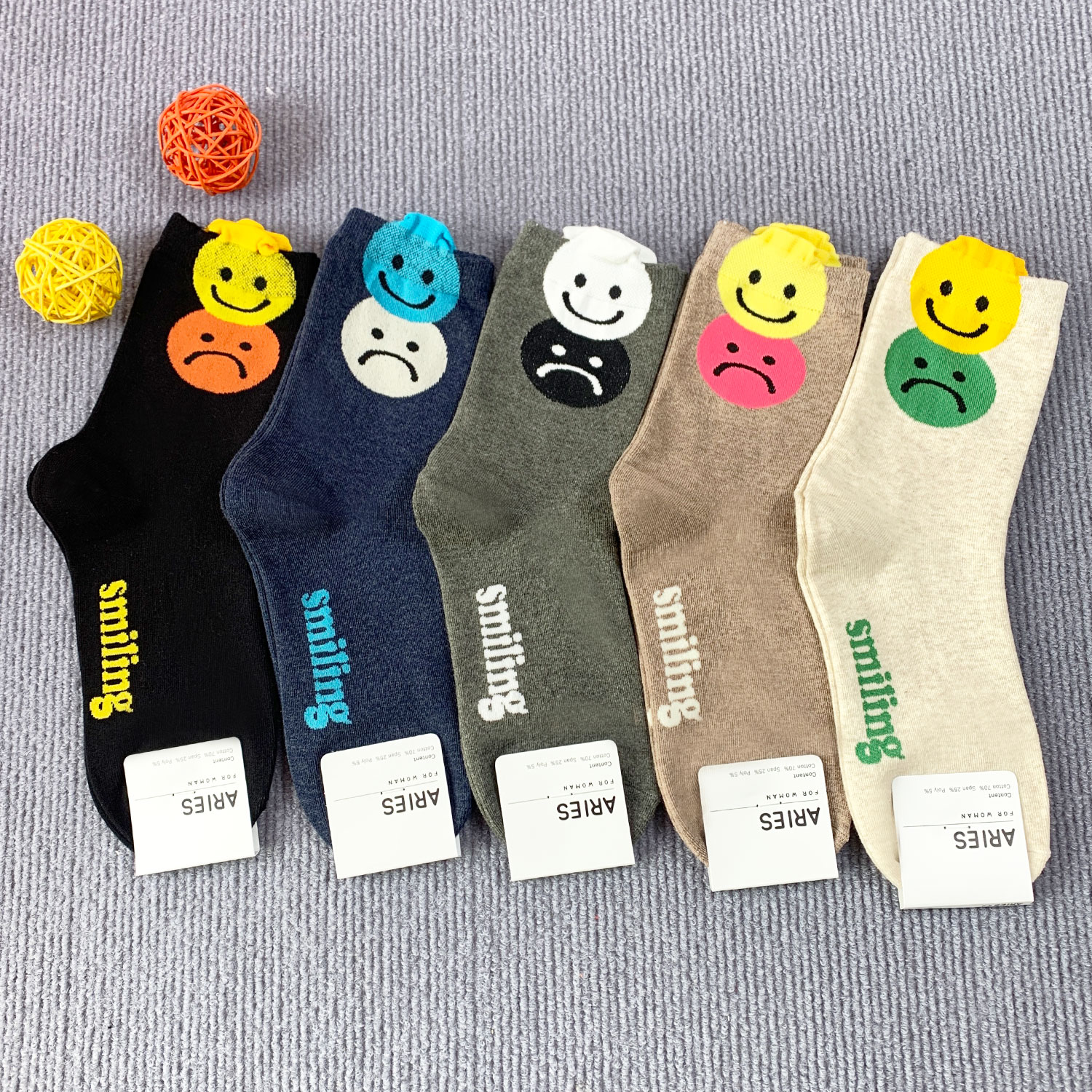 袜子女中筒ins潮袜秋冬新款搞怪笑脸表情包东大门女袜学院风百搭