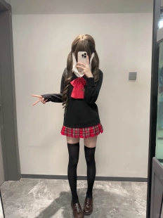 秋冬氛围纯黑色长袖针织衫毛衣叠穿小辣椒格短裙校供感女秋冬套装