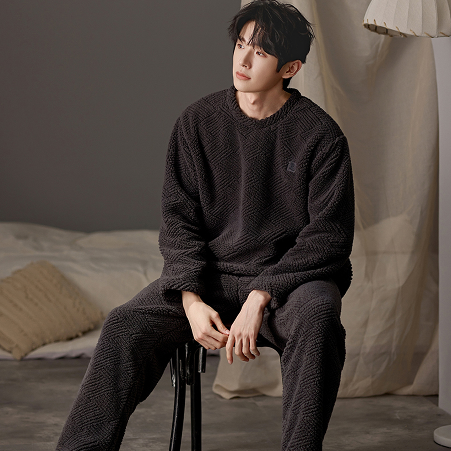 冬天纯色圆领轻奢珊瑚绒男士睡衣