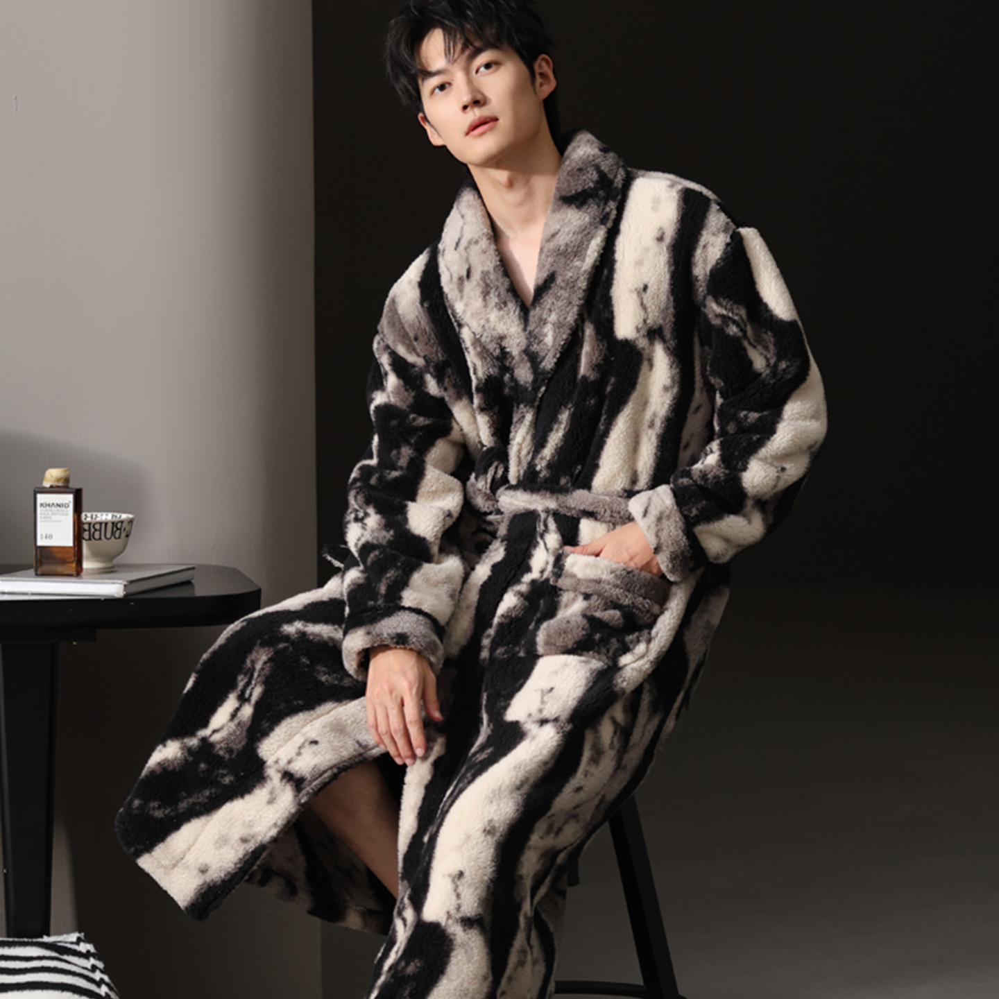 冬季竖条纹轻奢风珊瑚绒男士睡袍