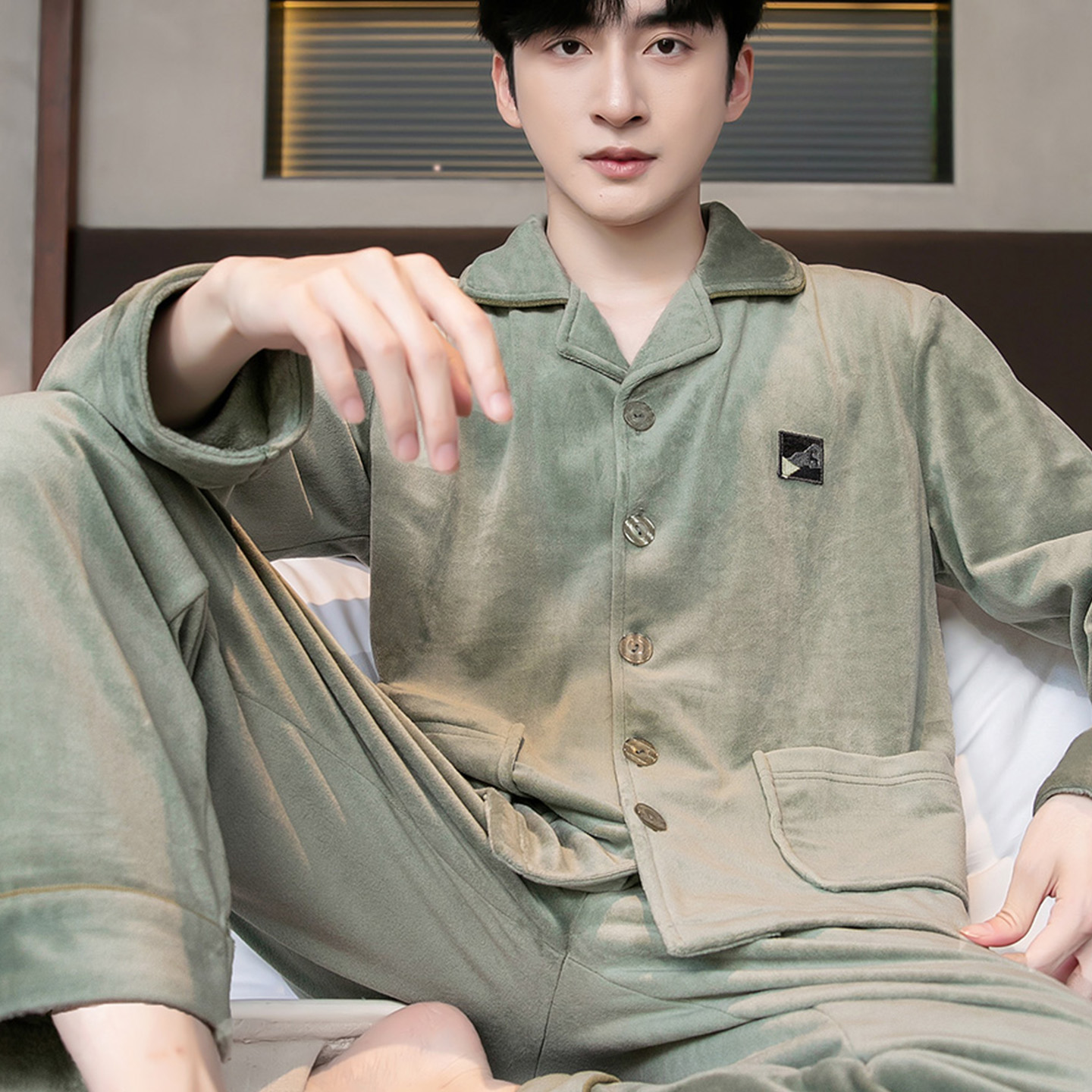 冬天轻奢简约纯色海岛绒男士睡衣