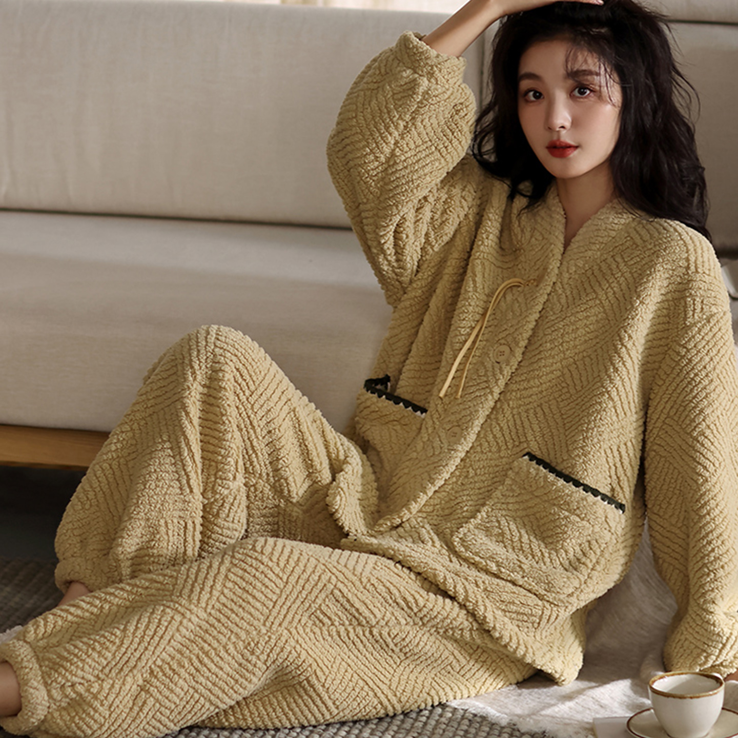 冬天加厚珊瑚绒轻奢简约女士睡衣