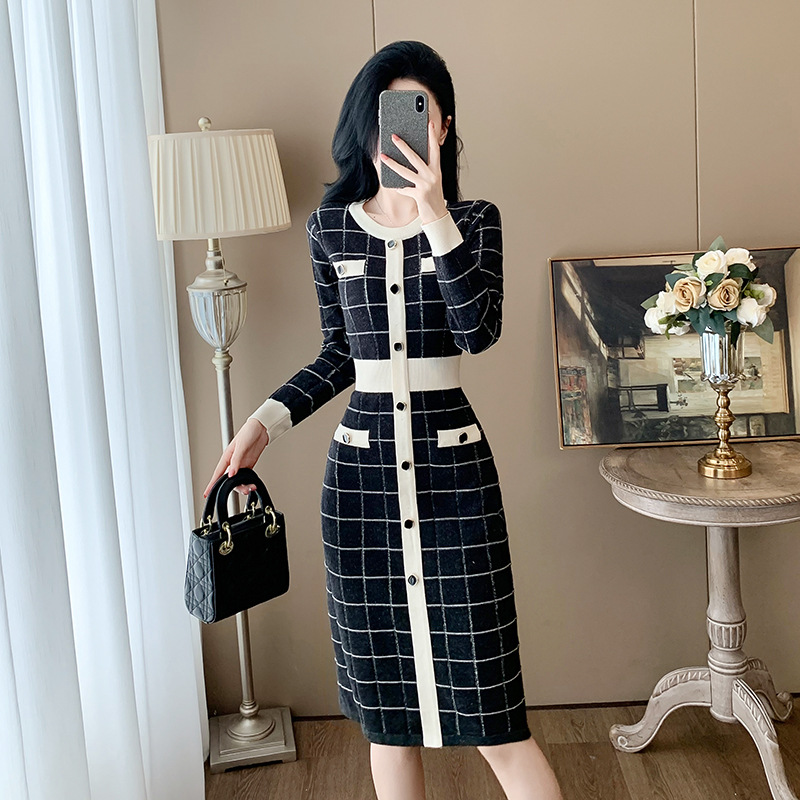 小香风名媛气质针织连衣裙女秋季新款感时尚v领修身毛衣裙子