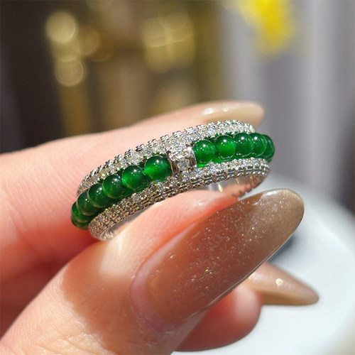 天然翡翠冰种阳绿蛋面戒指