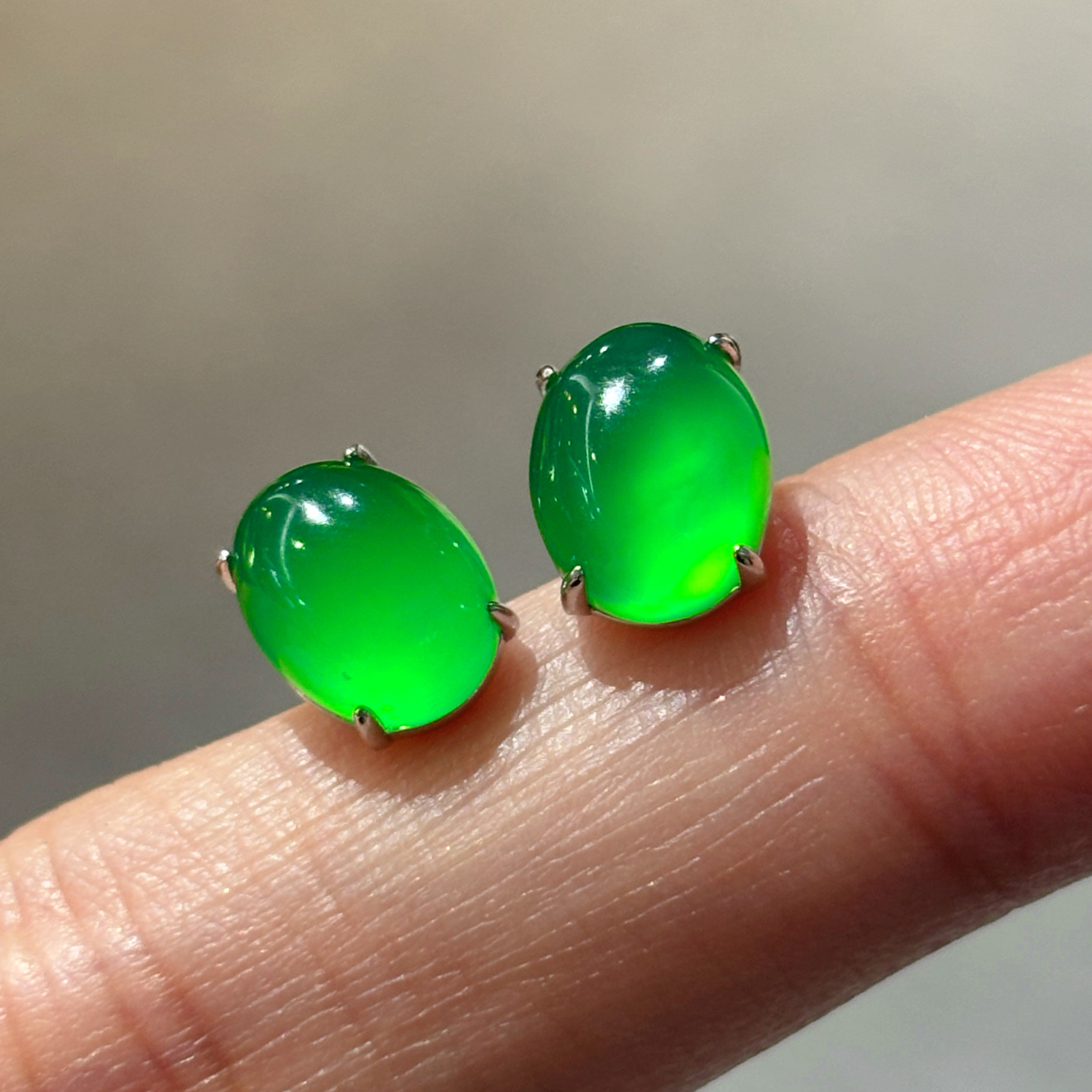 VISING珠宝天然绿玉髓鸽子蛋简镶款耳钉耳饰通体S925银