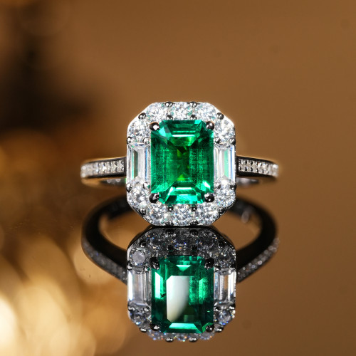 实验室培育祖母绿宝石戒指