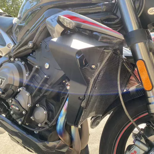 Triumph 765rs выделено неподвижное крыло