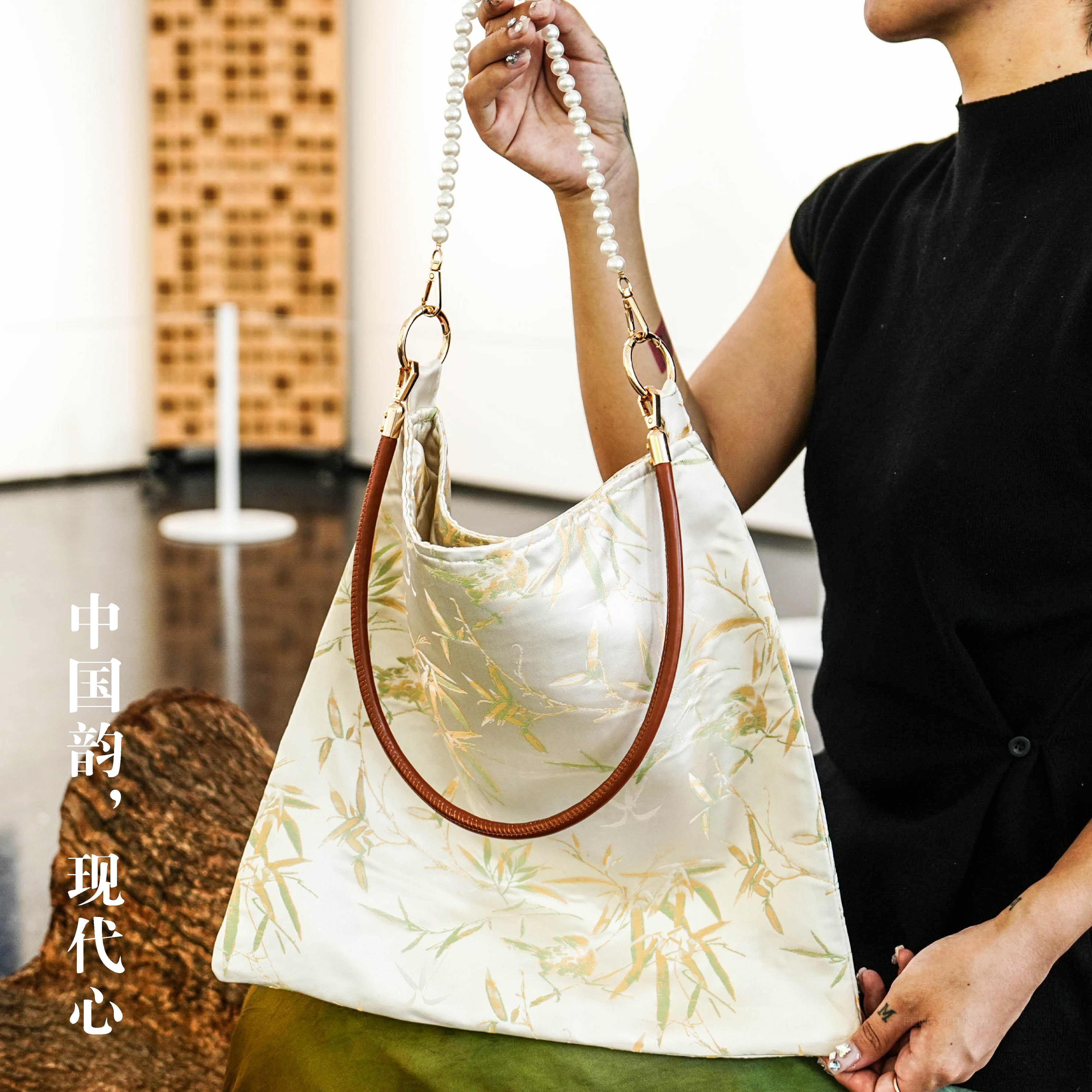 中式国风浪漫布艺包小众设计串珠手提单肩文艺范刺绣包女