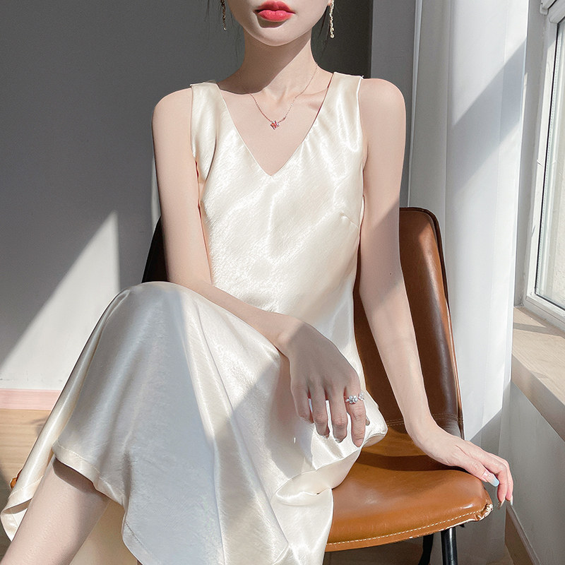 法式吊带连衣裙女2025年夏高端醋酸缎面无袖内搭气质修身显瘦长裙