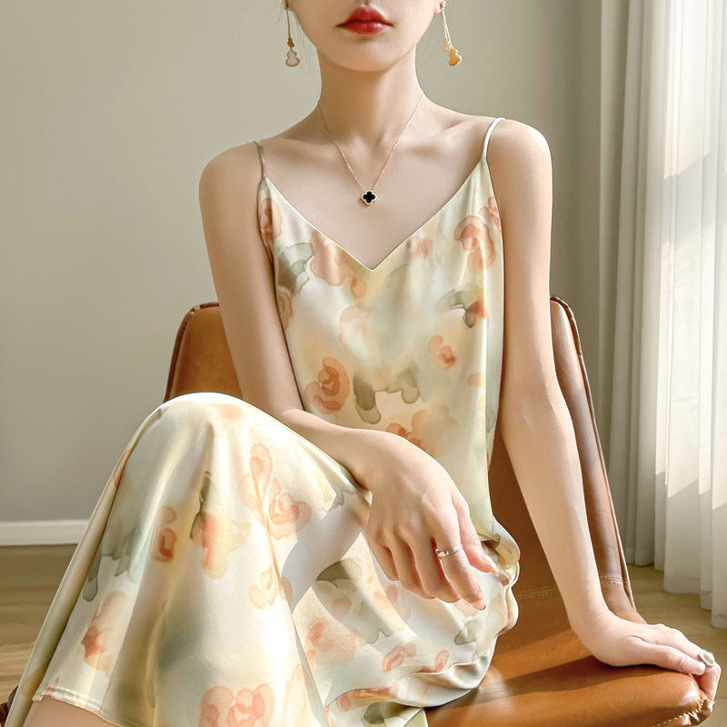 时尚印花真丝吊带连衣裙女夏季V领无袖气质百搭缎面打底背心长裙