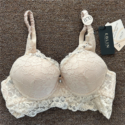 精美蕾丝杯面上托聚拢弹性肩带