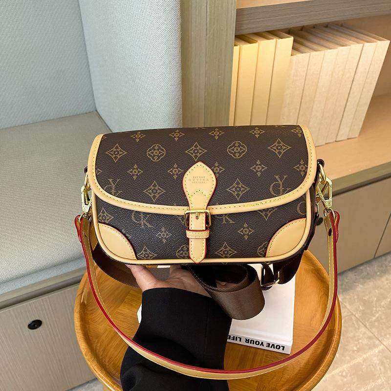 2025新款复古老花法棍包包女时尚腋下包高级感轻奢小众单肩斜挎包